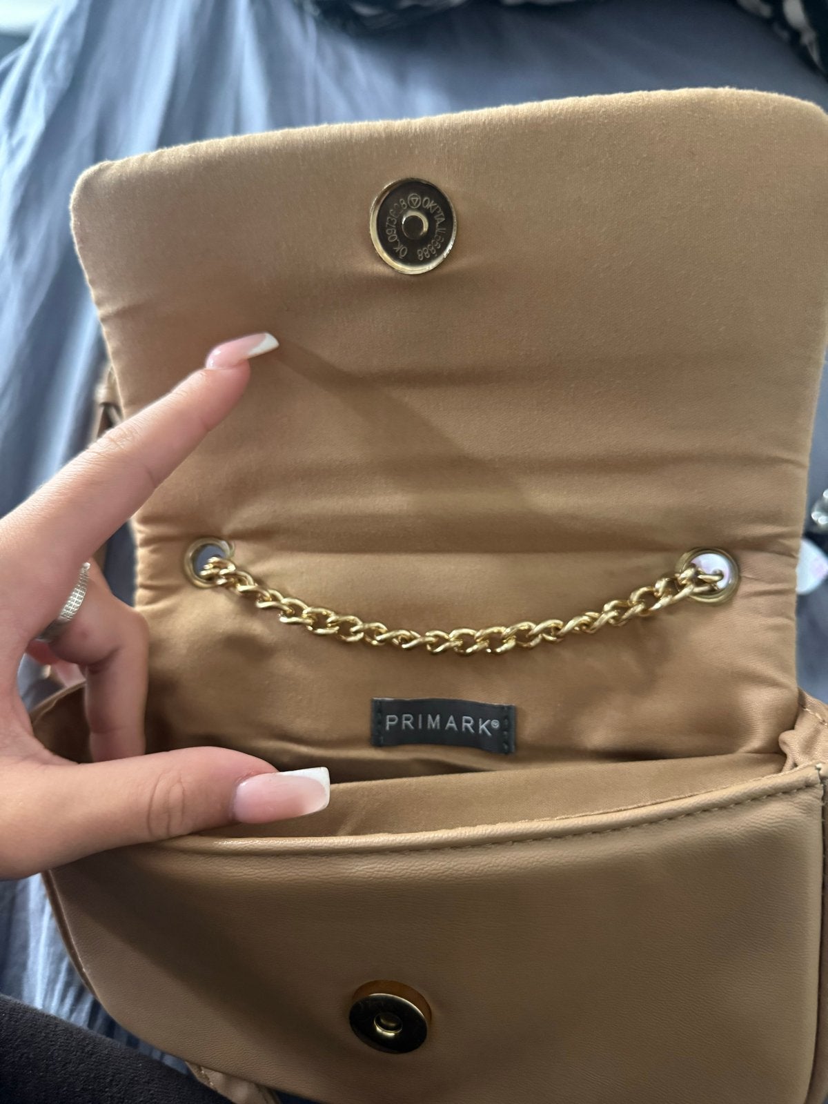 Primark schoudertasje beige met gouden ketting, Ophalen of Verzenden, Zo goed als nieuw, Beige, Schoudertasje