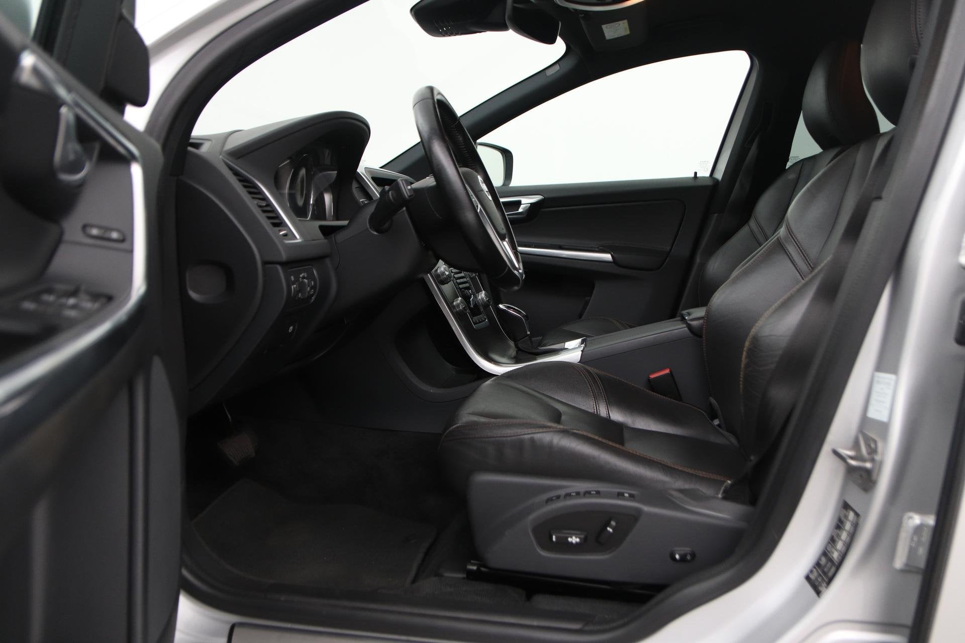 Volvo XC60 2.4 D5 Summum | ACC | Camera | BLIS | Trekhaak |, Auto's, Volvo, Automaat, 1698 kg, Gebruikt, 197 €/maand