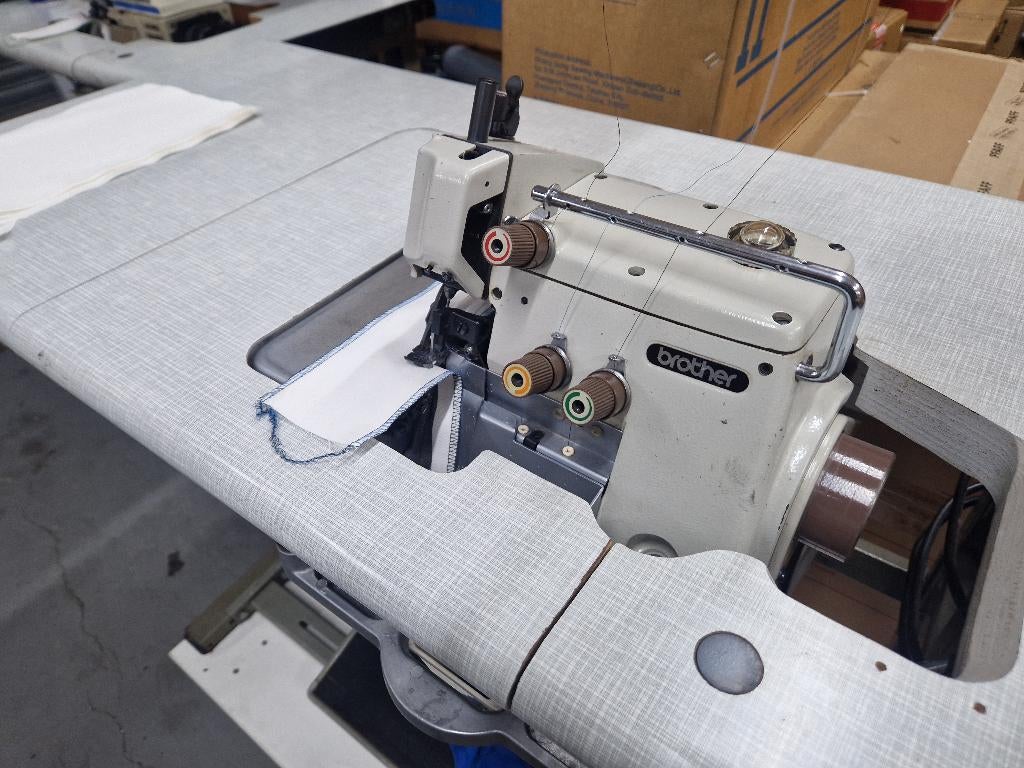 Brother 3 Draads Overlock machine 2, Ophalen, Gebruikt, Lockmachine, Industrieel