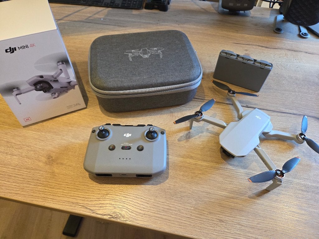 DJI Mini 4K - 3 accu's, laadstation en tas - 1 maand oud, Cameradrone, 5 tot 10 kilometer, Ophalen of Verzenden, Zo goed als nieuw