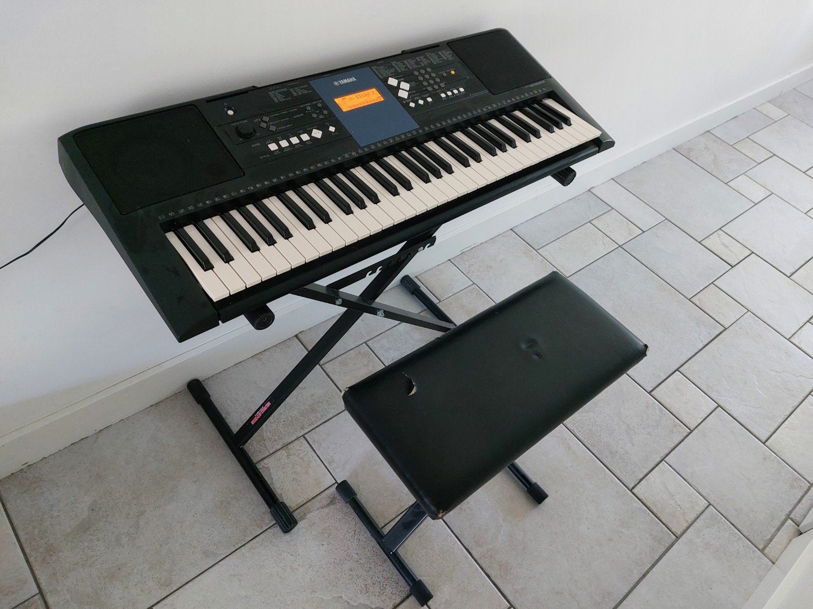 Yamaha PSR-E333 keyboard met standaard en bankje, Ophalen, Yamaha, Aanslaggevoelig, 61 toetsen