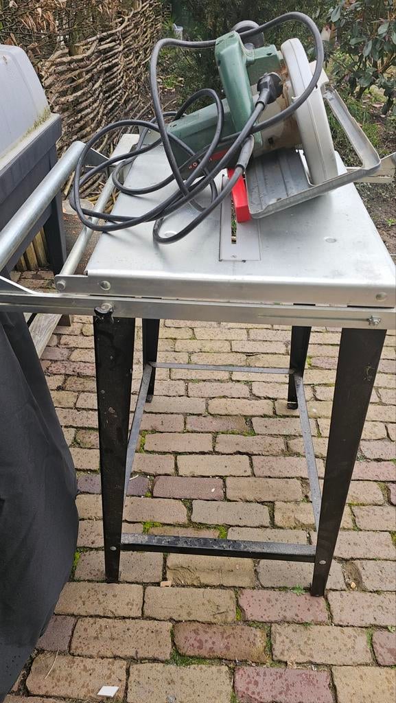 Zaagtafel zonder defecte cirkelzaag, Gebruikt, Cirkelzaag, Onbekend, 600 tot 1200 watt