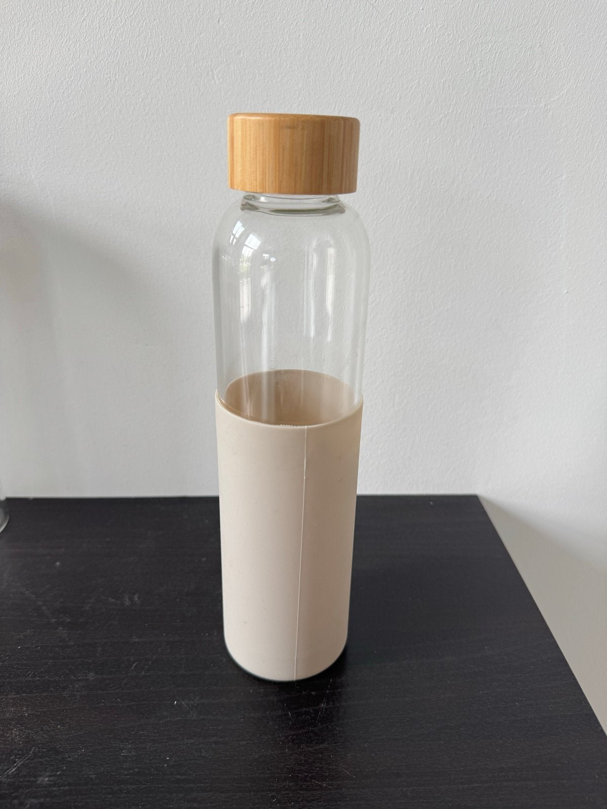 Glazen waterfles met bamboe dop en siliconen hoes, Ophalen, Zo goed als nieuw, Modern, Wit