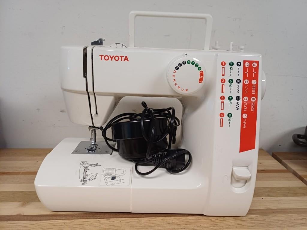 Toyota naaimachine - type FSR18, Ophalen of Verzenden, Zo goed als nieuw, Naaimachine, Overige merken