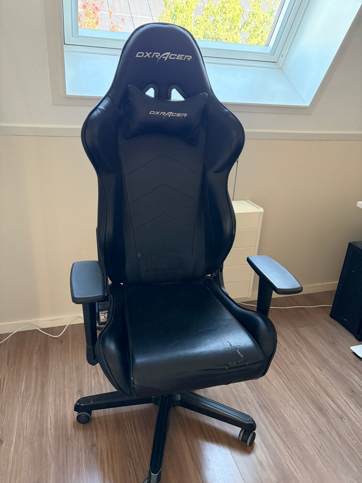 20 euro weg is weg: DXRacer Gaming Bureaustoel - Zwart, Huis en Inrichting, Ophalen, Gebruikt, Zwart, Gaming bureaustoel