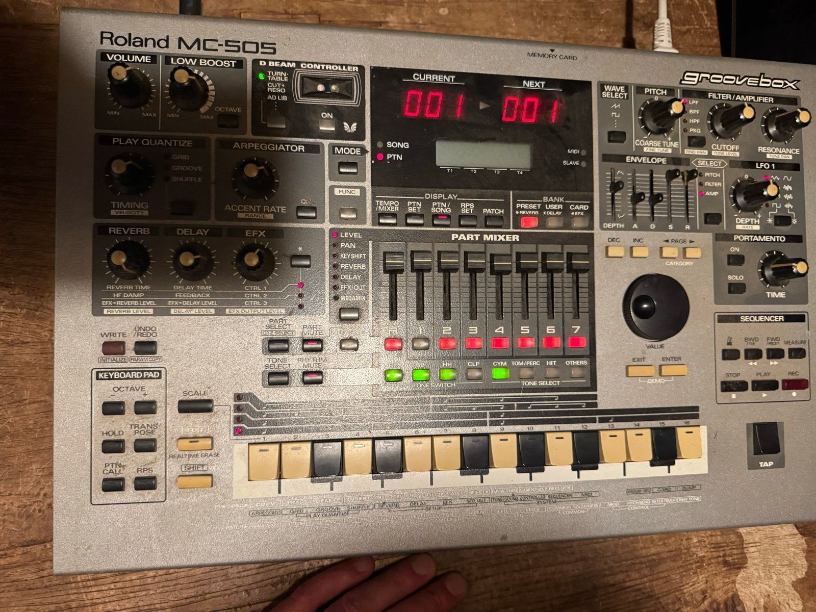 Roland MC-505 Groovebox - Klassieke Synthesizer/Sequencer, Ophalen, Gebruikt, Roland, Overige aantallen