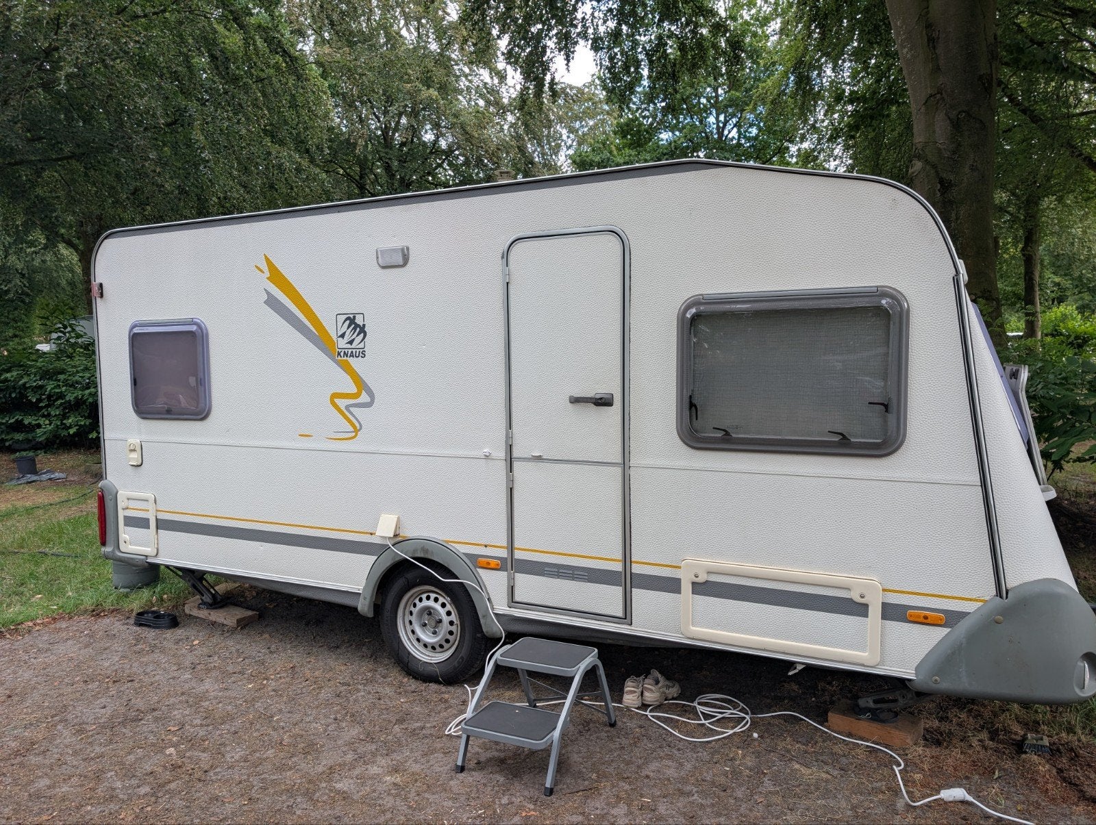 Knaus Sudwind 450 - Ruime caravan met voortent, Rondzit, Frans bed, Particulier, Knaus