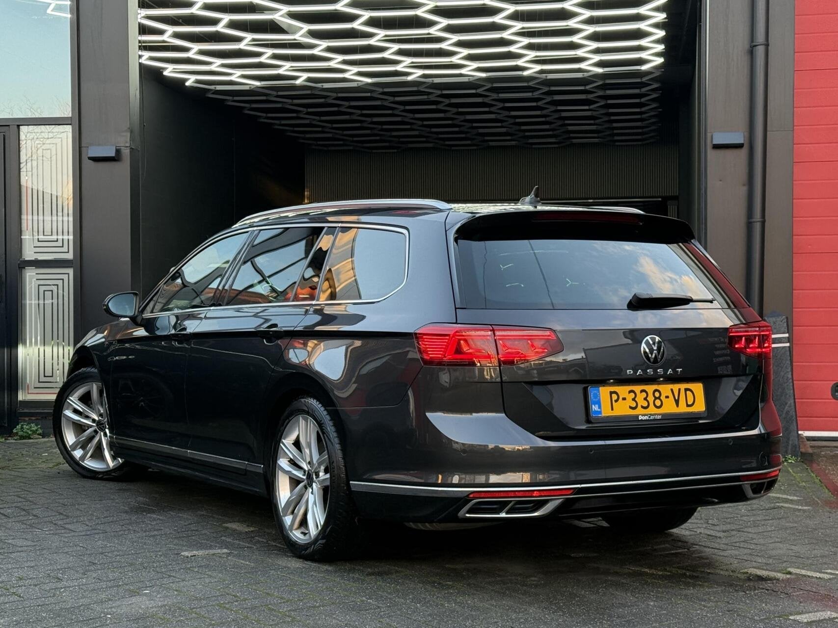 Volkswagen Passat Variant 1.5 TSI R-Line Business/ Pano/360, 4 cilinders, 150 pk, Alcantara, Origineel Nederlands