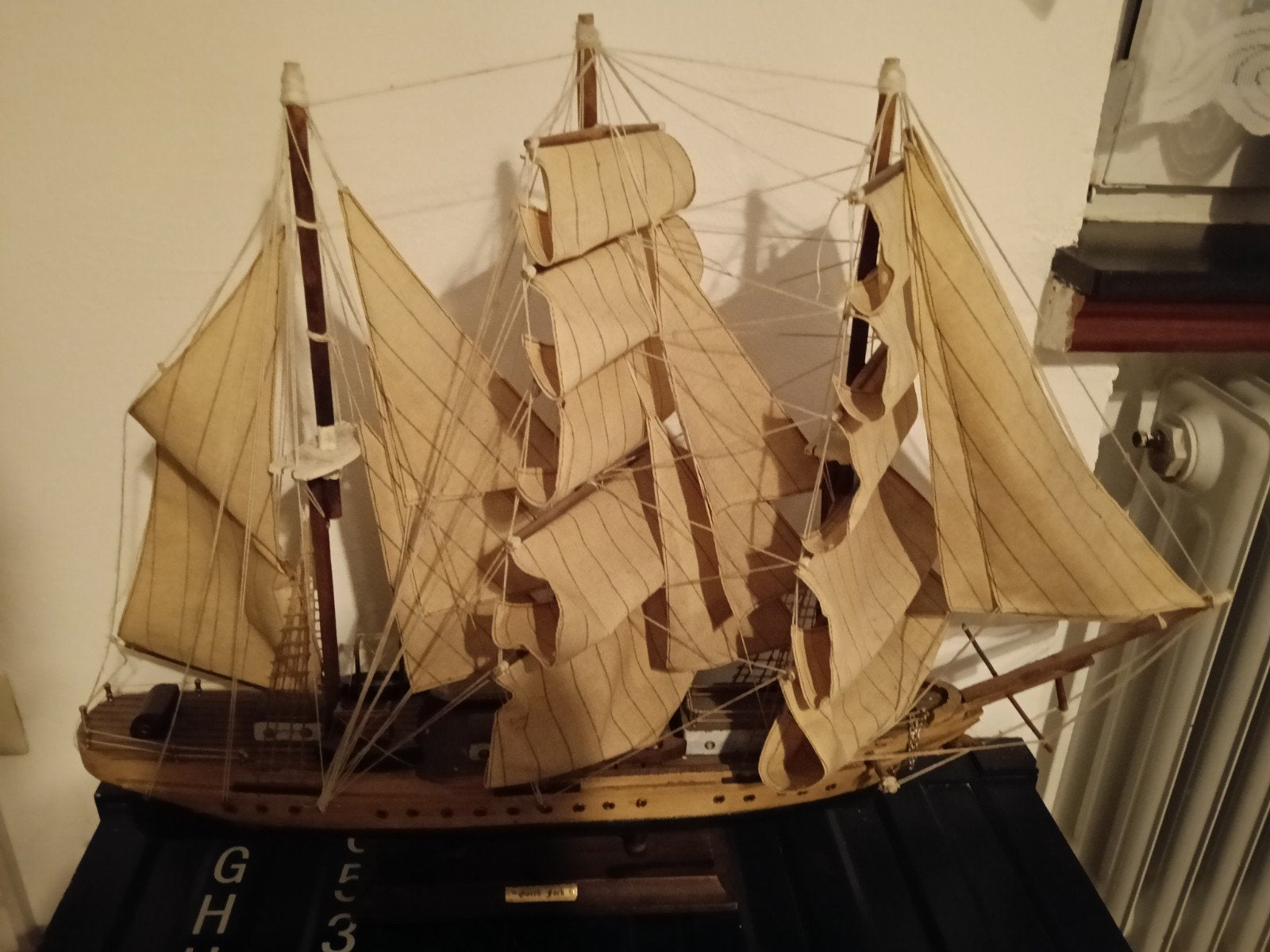 Gedetailleerd scheepsmodel met zeilen - Handgemaakt, Ophalen, Gebruikt, Groter dan 1:32, Overige merken