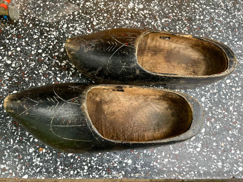 Antieke houten klompen - authentiek paar- kleur zwart, Ophalen
