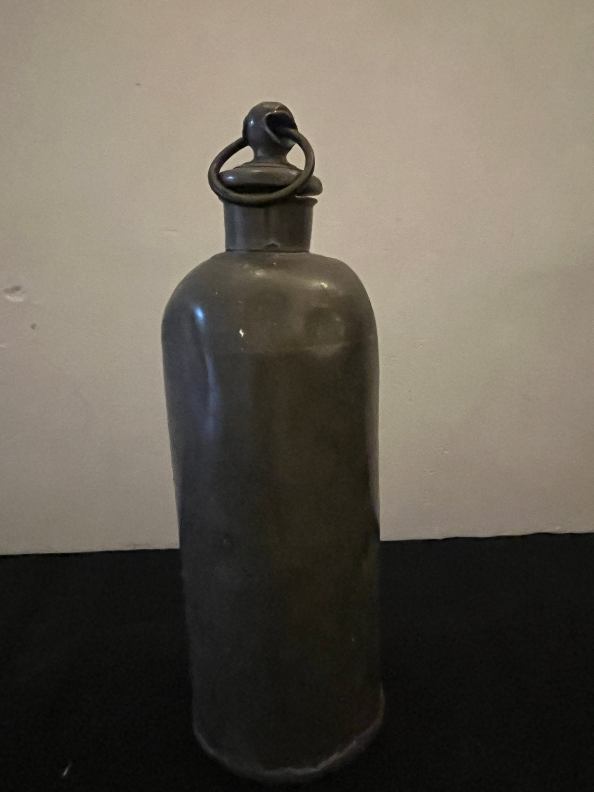 Antieke metalen kruik met bijzondere merktekens, 30 cm hoog, Antiek en Kunst, Ophalen