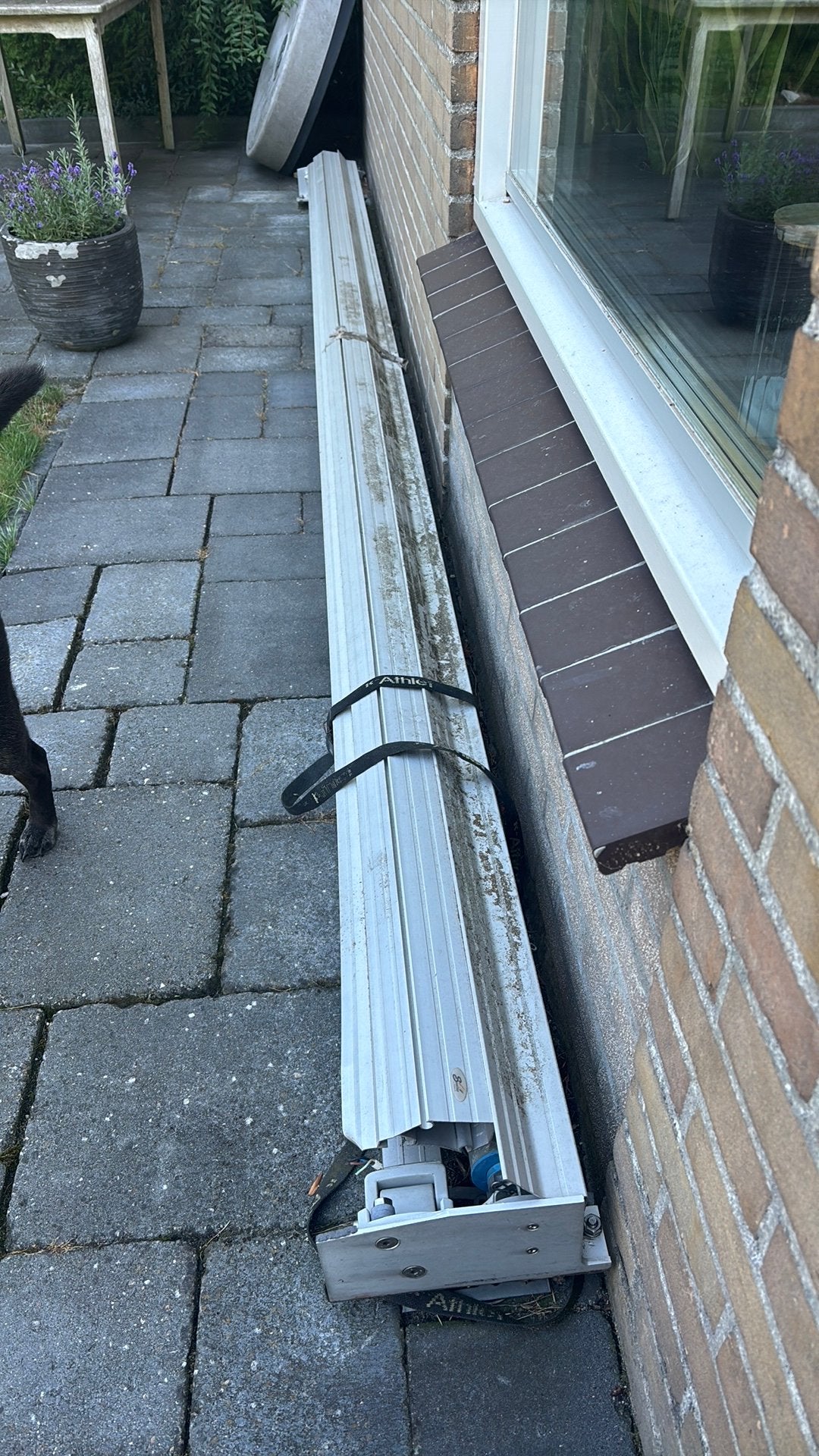 Gratis op te halen. Zonnescherm GERESERVEERD, Gebruikt, Elektrisch, Ophalen of Verzenden, Knikarmscherm