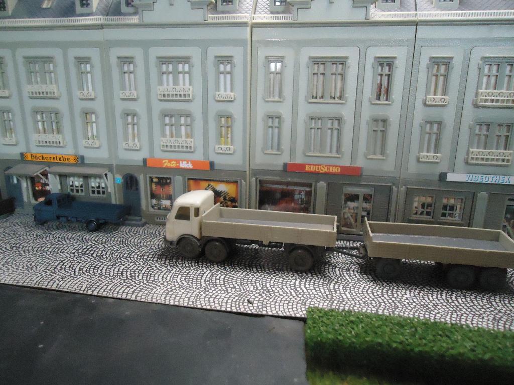 Mercedes Benz Pullman LP 333 3-asser met aanhanger - Wiking, Hobby en Vrije tijd, Modelauto's | 1:87, Gebruikt, Bus of Vrachtwagen