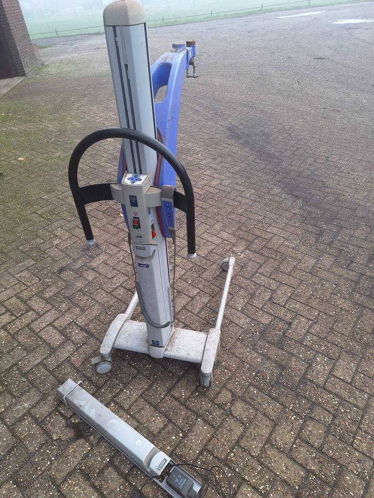 Tillift, heflift en motorlift, Ophalen, Zo goed als nieuw, Trilplaat