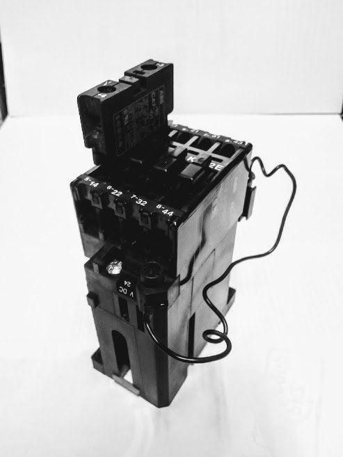 Relais ABB KC22E, spoel 24VDC, 2 maak, 2 vergreekcontacten, Ophalen of Verzenden, Gebruikt