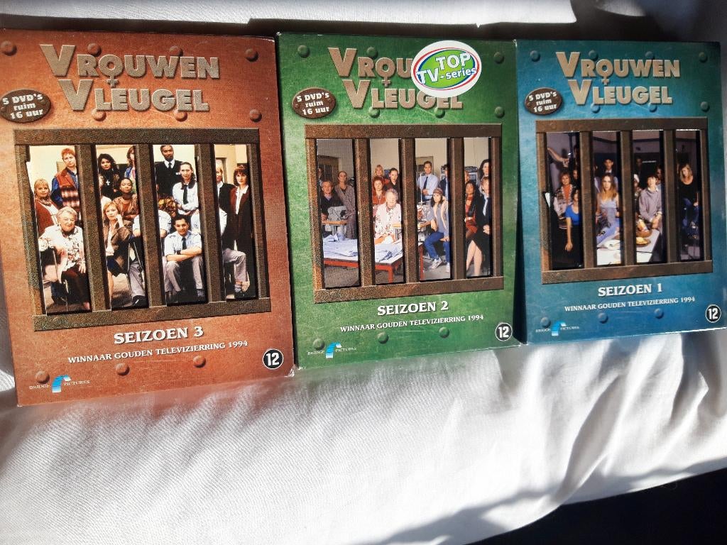 vrouwenvleugel  1   en2  en 3, Vanaf 9 jaar, Ophalen of Verzenden, Zo goed als nieuw, Drama