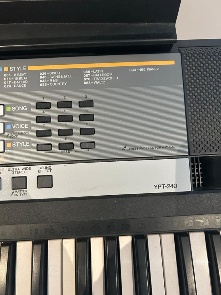 Yamaha YPT-240 Keyboard met standaard, Yamaha, Ophalen of Verzenden, Met standaard, 61 toetsen