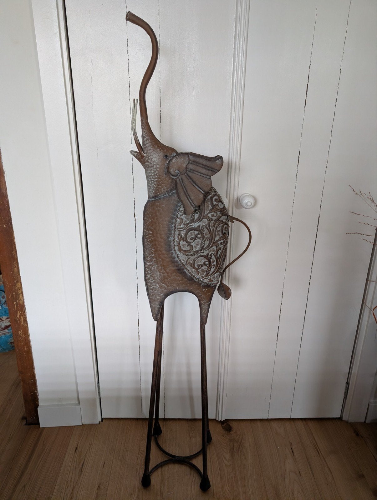 Olifant van metaal, Ophalen
