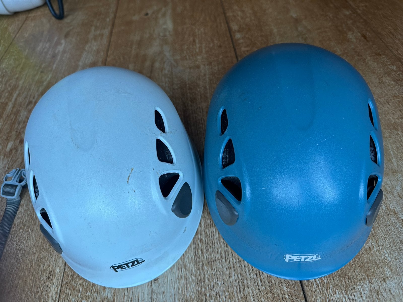Petzl Elios Klimhelmen (wit en blauw) - Maat 48-56 cm, Sport en Fitness, Ophalen of Verzenden, Gebruikt, Klimsport-accessoire