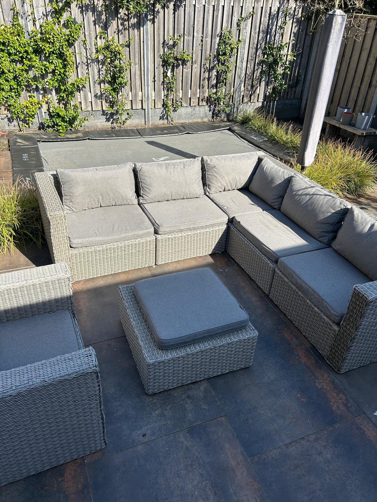 Complete loungeset PR design incl. Kussens in goede staat!, Ophalen, Zo goed als nieuw, Bijzettafel
