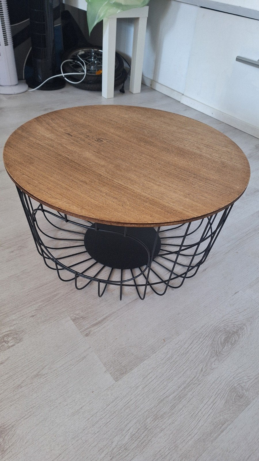 Ronde salontafel met metalen mandonderstel, Gebruikt, 50 tot 100 cm, Modern, Industrieel, Rond