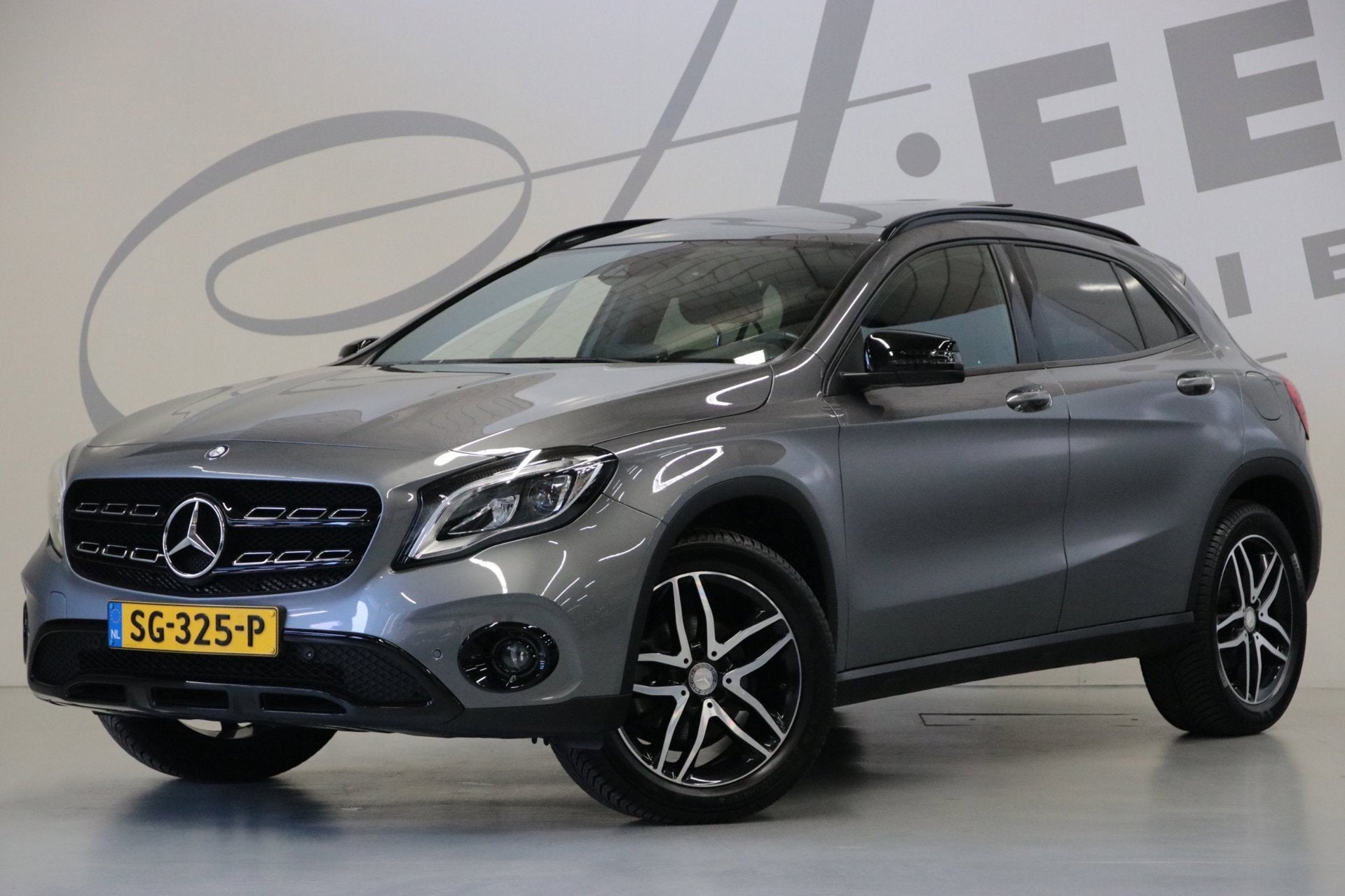 Mercedes-Benz GLA-klasse 180 Premium/ Achteruitrijcamera/ Pa, Auto's, Voorwielaandrijving, 4 cilinders, Leder en Stof, 122 pk