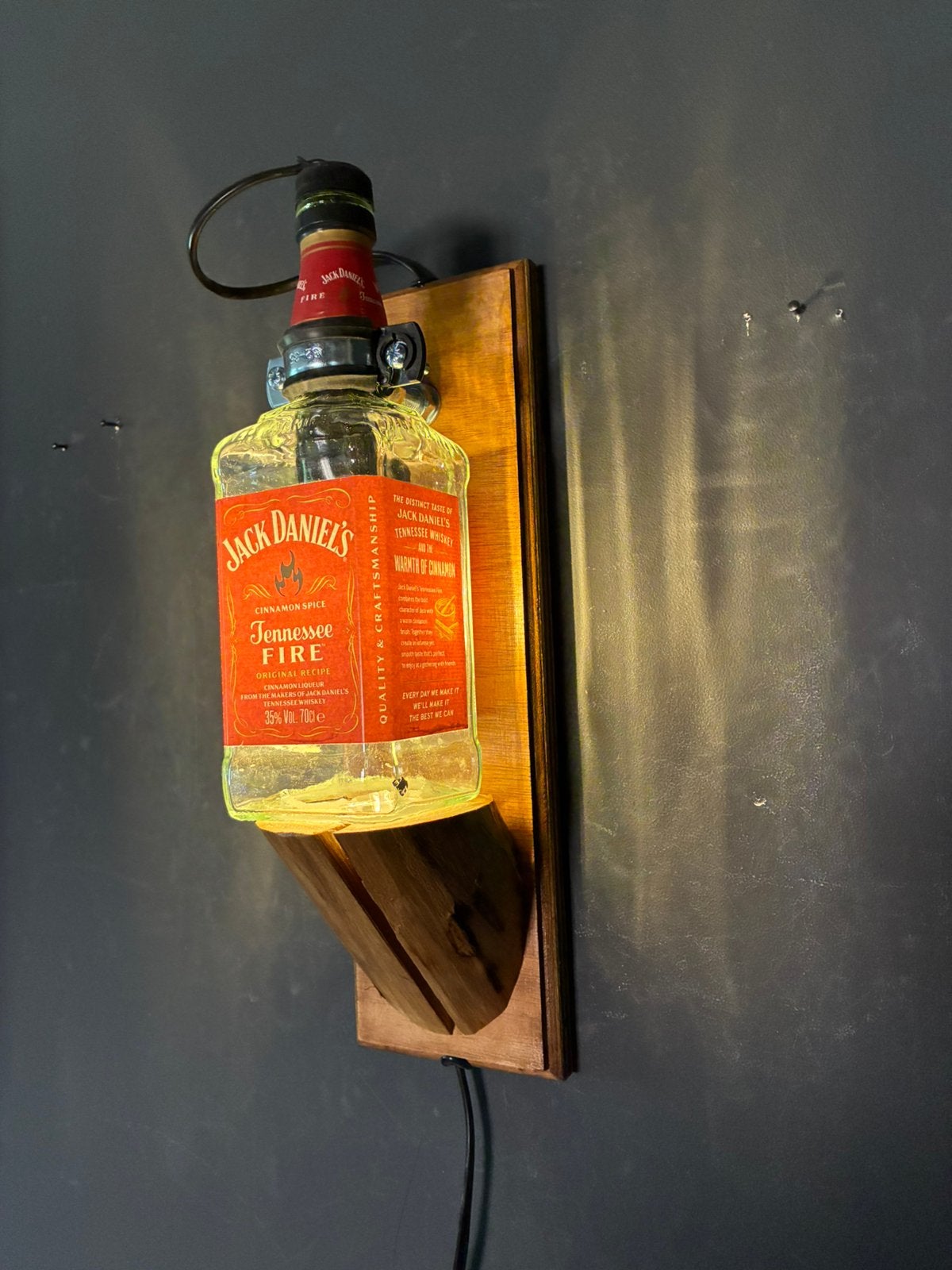 Jack Daniel’s fire Wandlamp op kastanje rondhout, Met schakelaar, Nieuw, Wandlamp, Glas