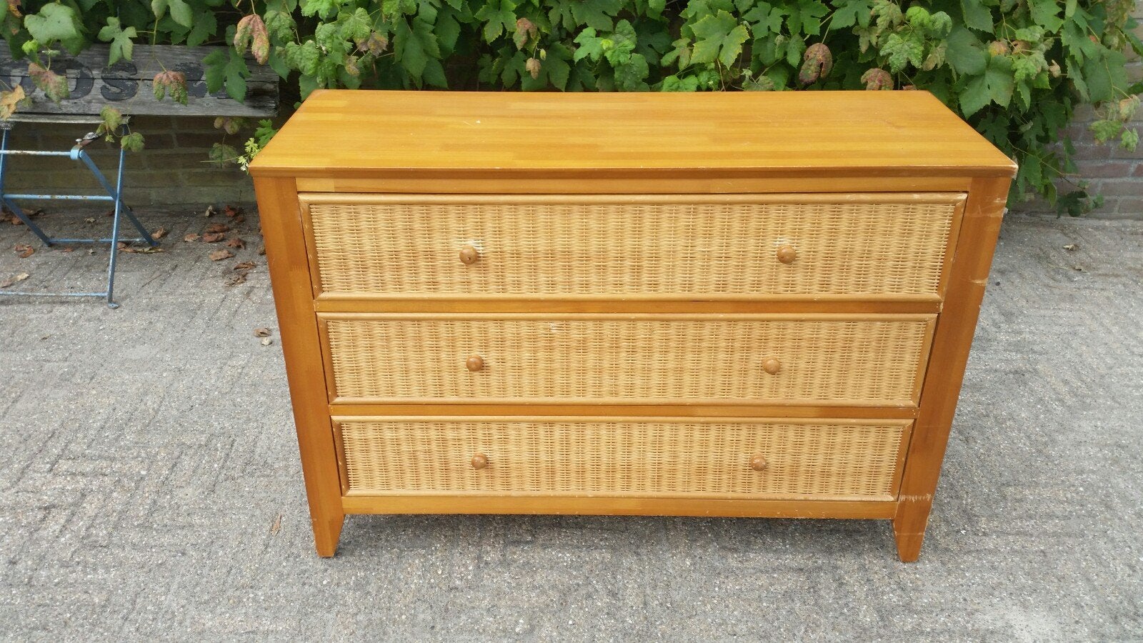 Houten dressoir met rotan afgewerkt, Ophalen, Gebruikt, Overige materialen, 100 tot 150 cm