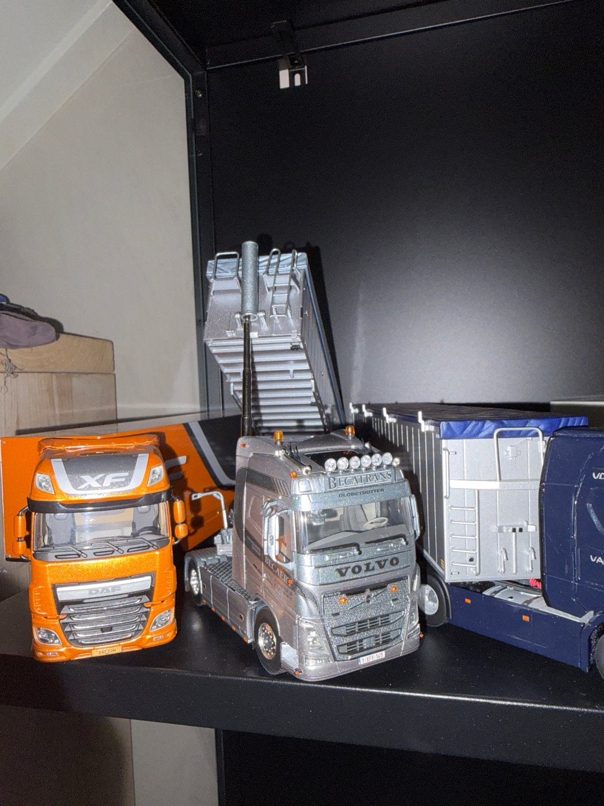 WSI Beca Trans Volvo FH4 Globetrotter XL met doos, Ophalen of Verzenden, Zo goed als nieuw, Bus of Vrachtwagen
