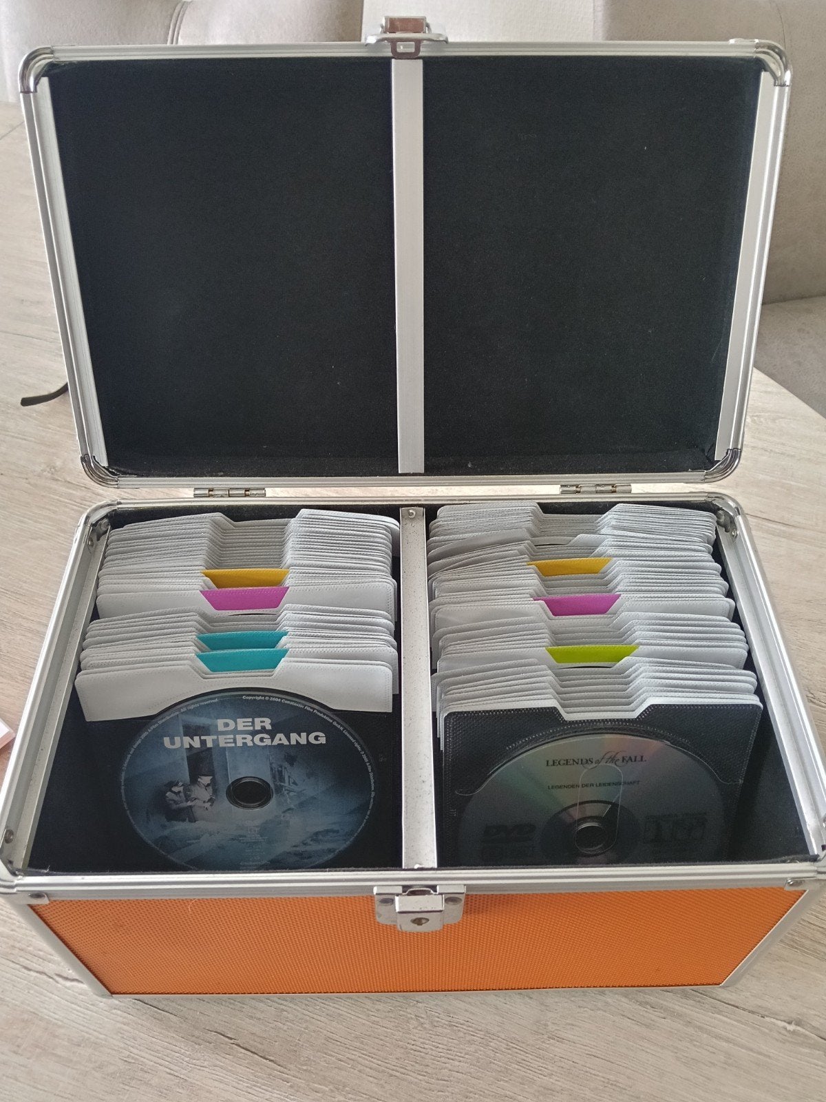 Koffer met een hoop (bijna 100,) originele films op DvD, Cd's en Dvd's, Alle leeftijden, Ophalen, Zo goed als nieuw