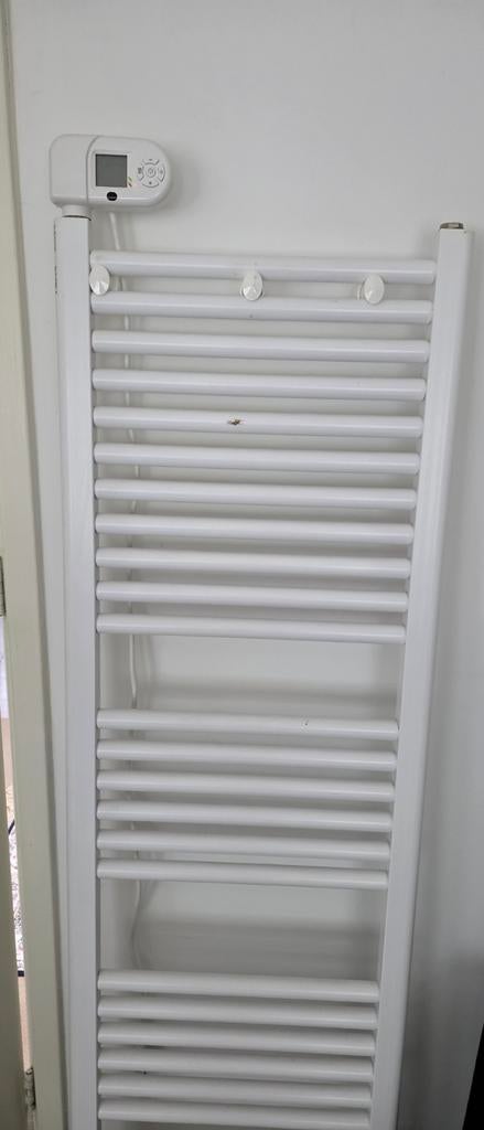 Witte handdoekradiator met thermostaat, Radiator, Minder dan 60 cm, Ophalen of Verzenden, 80 cm of meer