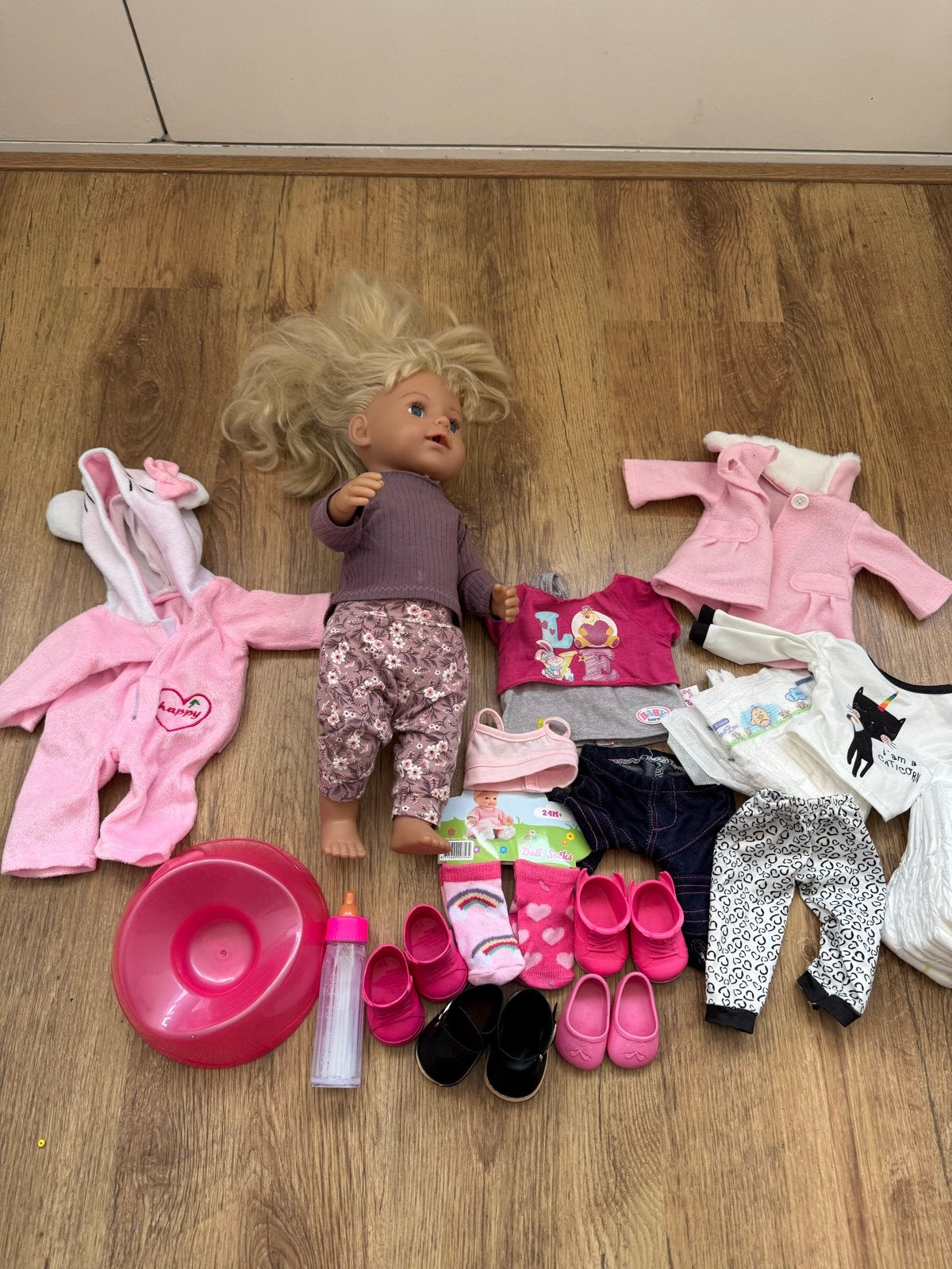Baby Born zusje pop met veel kleding en accessoires, Kinderen en Baby's, Speelgoed | Poppen, Ophalen of Verzenden, Gebruikt, Babypop