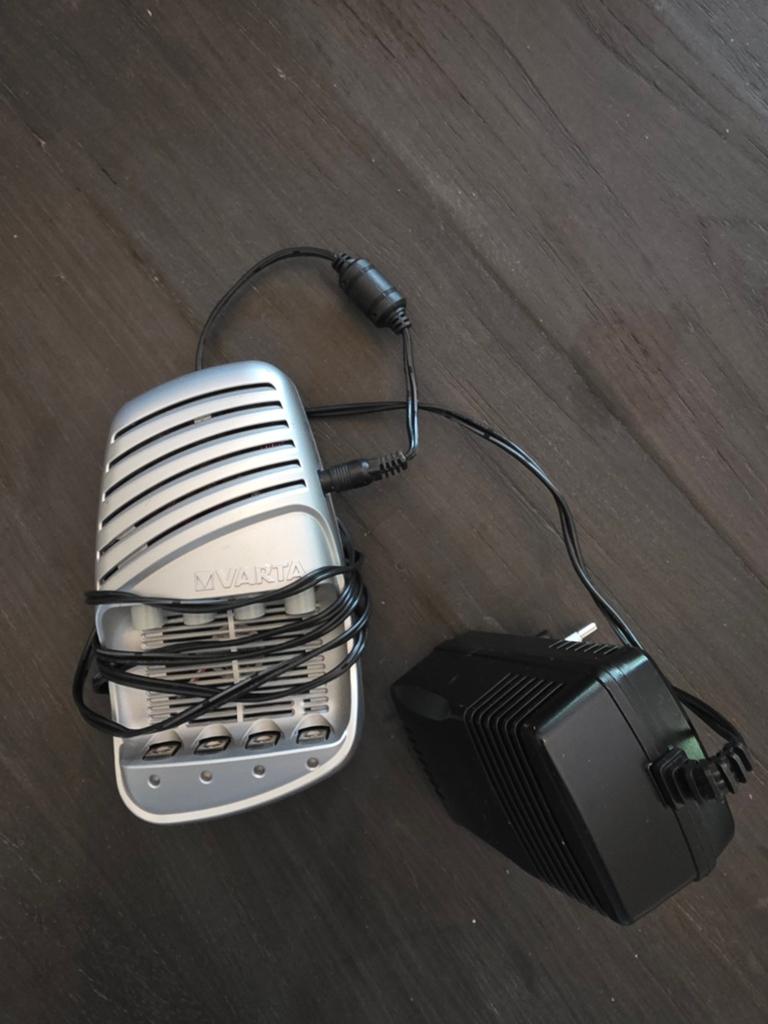 Varta Power Play 15 Minute Oplader., Ophalen of Verzenden, Gebruikt, Oplaadbaar