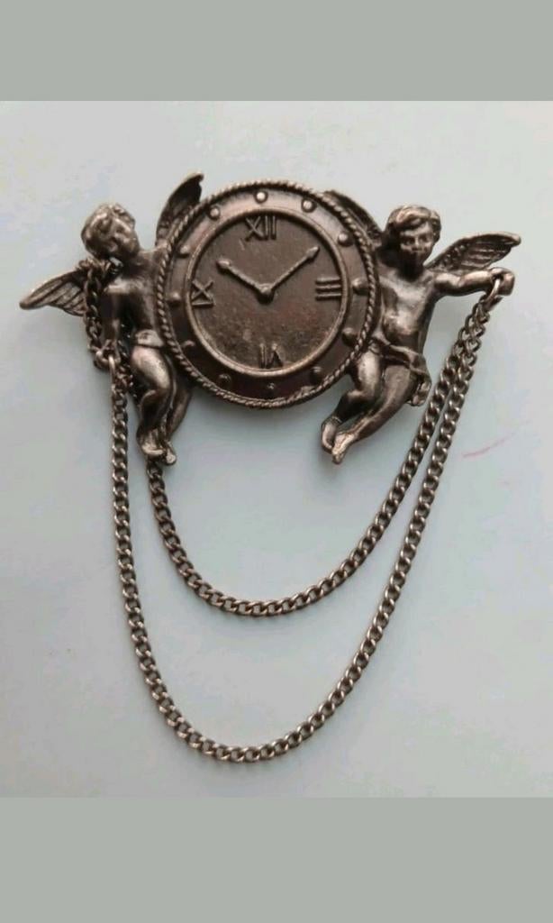 Vintage broche klok met engelen, Ophalen of Verzenden, Zo goed als nieuw, Overige materialen