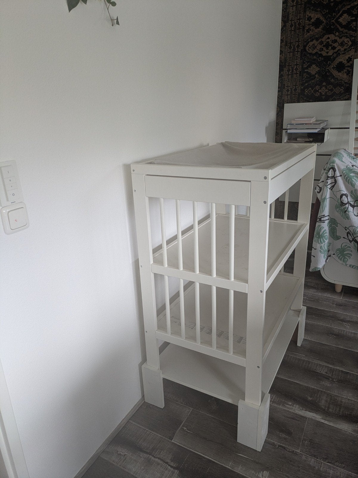 Witte commode + extra standaard (voor lange mensen :-) ), Ophalen, 50 tot 70 cm, Zo goed als nieuw, 75 tot 100 cm