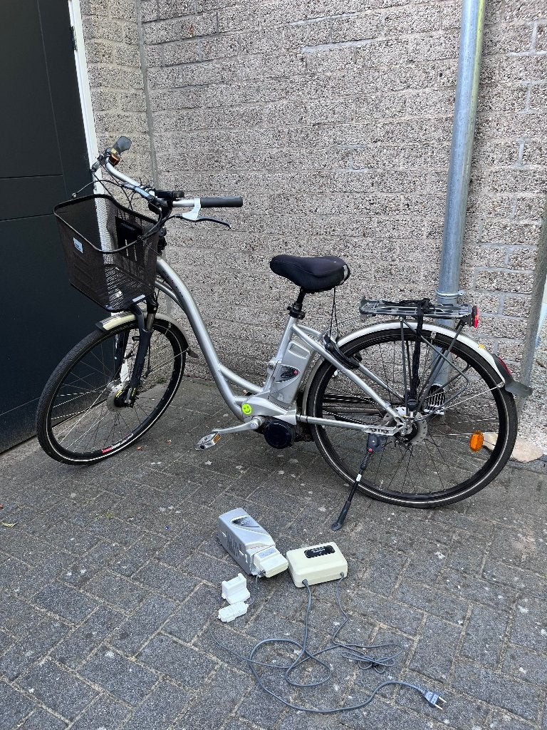 Flyer Elektrische dames fiets (lage instap), Fietsen en Brommers, Fietsen | Dames | Damesfietsen, Ophalen, Gebruikt, Overige merken