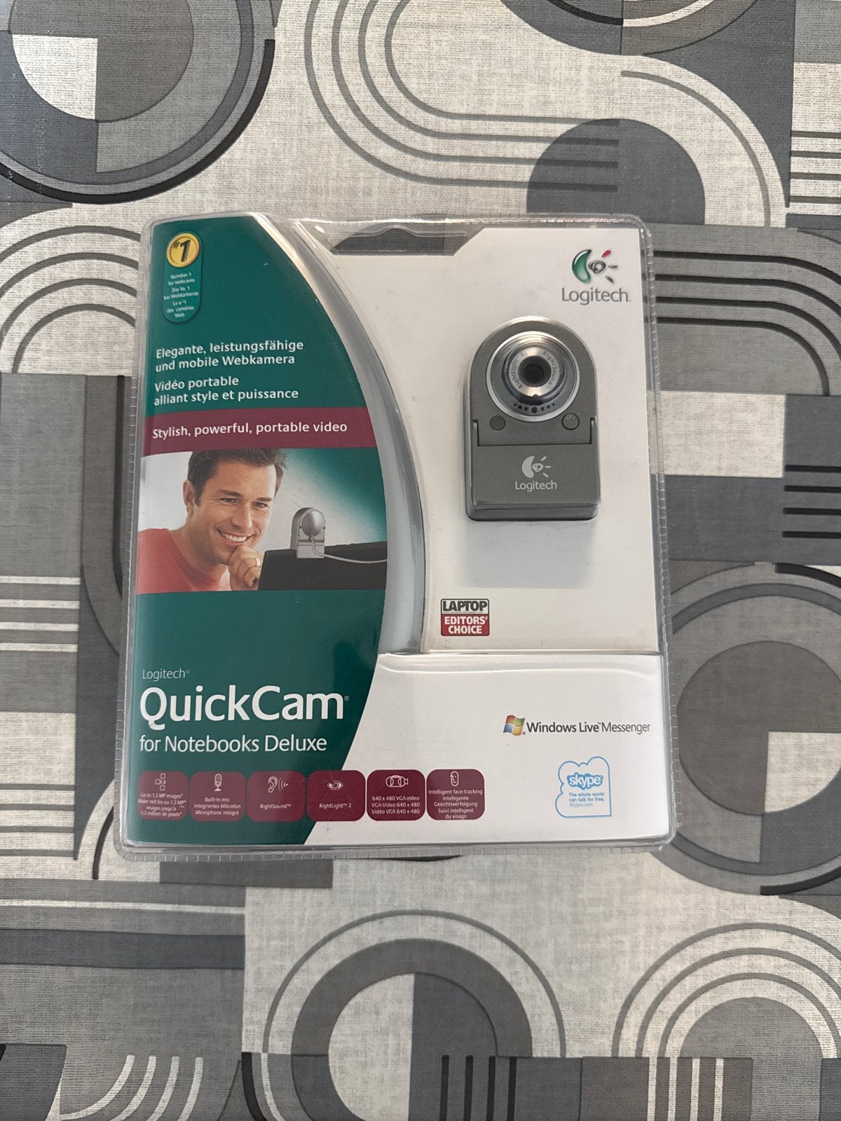 Logitech QuickCam Notebooks Deluxe Webcam - Nieuw in verpakk, Computers en Software, Nieuw, Ophalen of Verzenden, Windows, Monitorclip