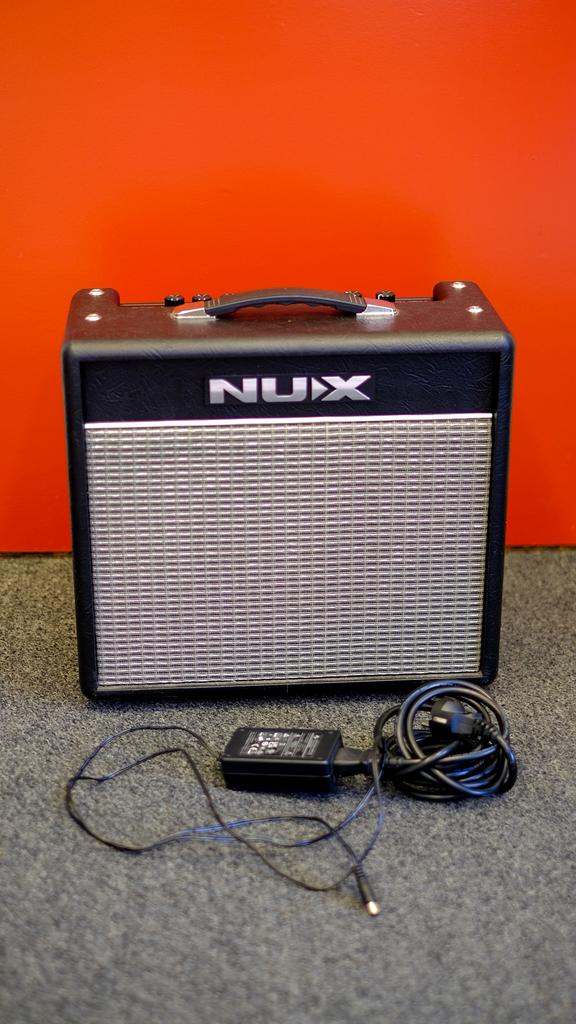 NUX Mighty 20 BT – compacte gitaarversterker met Bluetooth, Ophalen of Verzenden, Zo goed als nieuw, Minder dan 50 watt