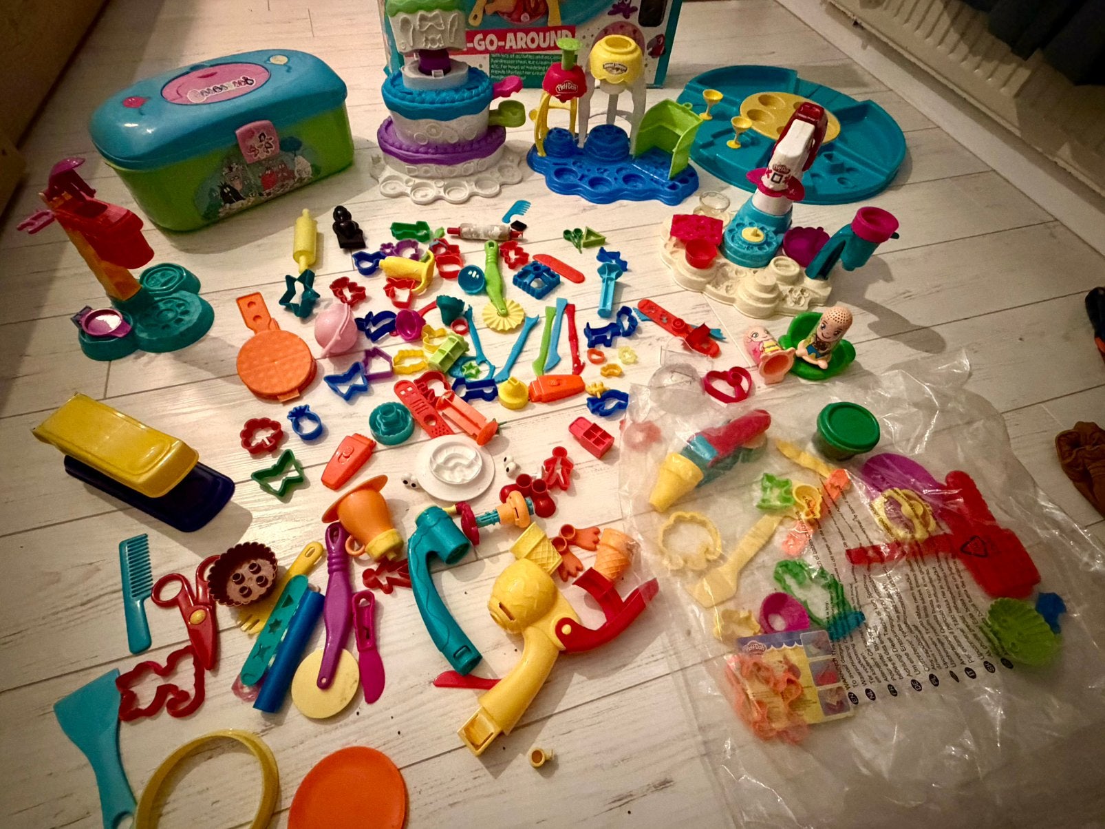 Groot klei pakket play doh +dough go around, barbapapa box, Ophalen of Verzenden, Zo goed als nieuw, Jongen of Meisje