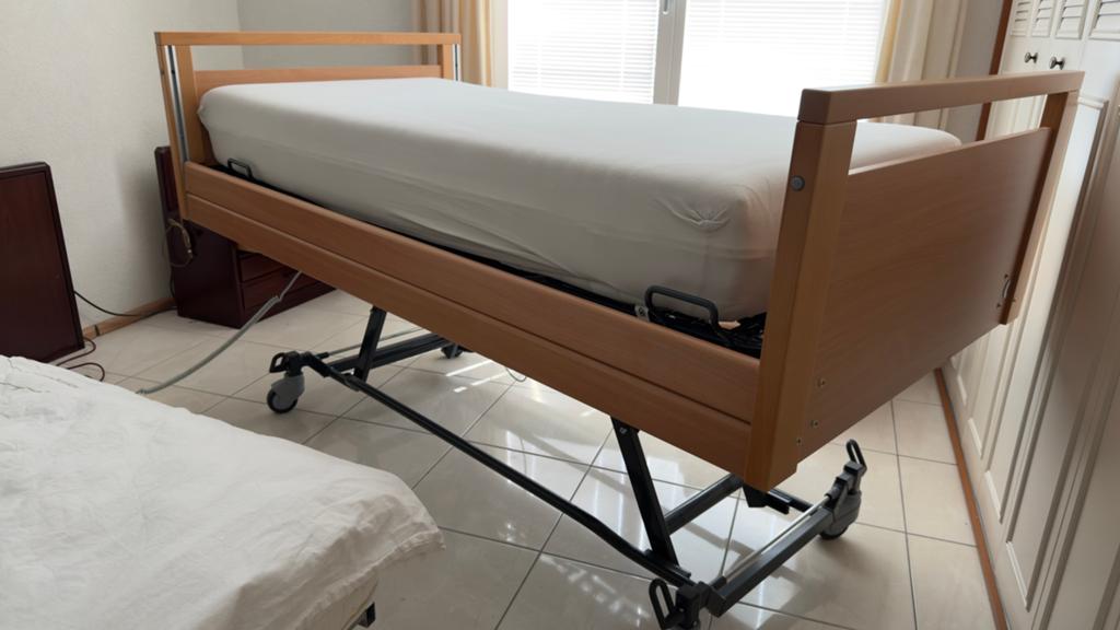 Verstelbaar eenpersoonsbed met matras, Eenpersoons, Bruin, 210 cm, Ophalen of Verzenden