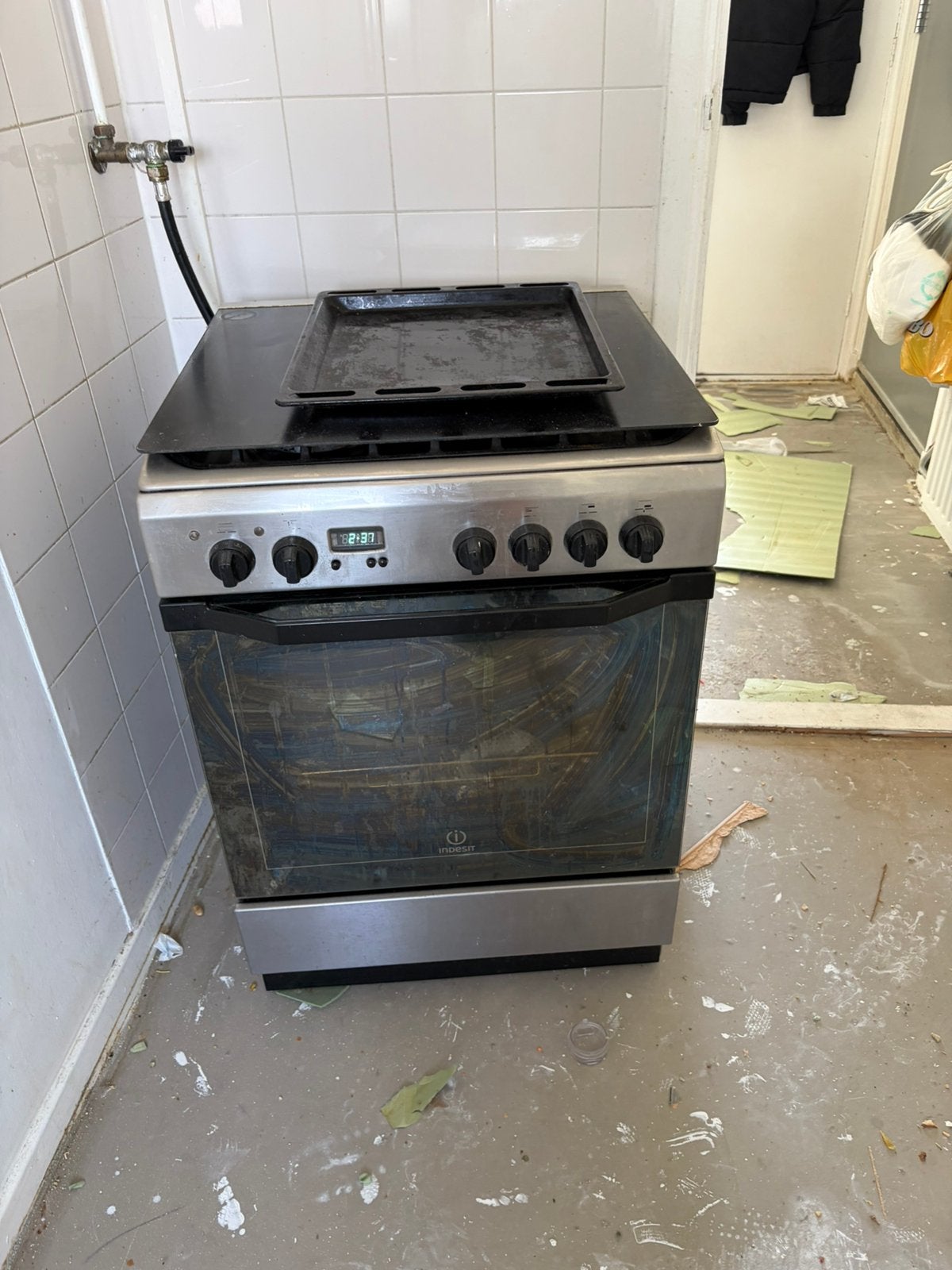 Fornuis moet vandaag weg wegens verhuizing, Witgoed en Apparatuur, Fornuizen, Ophalen, Gebruikt, Minder dan 85 cm, 4 kookzones
