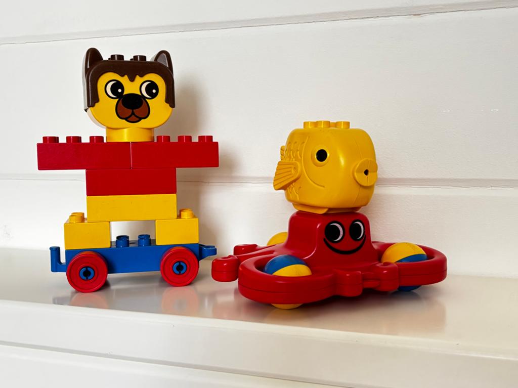 Duplo vintage Barney Skateboard Bear en rammelaar met vis, Gebruikt, Overige typen, Ophalen of Verzenden, Duplo