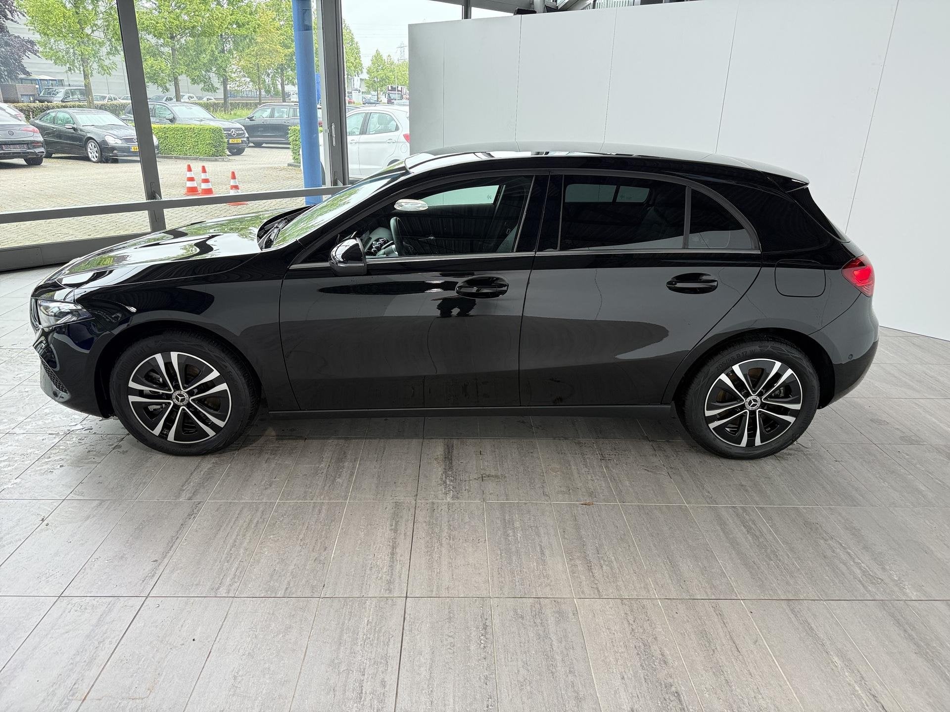 Mercedes-Benz A-klasse 250 e Star Edition | Distronic | Appl, Auto's, Mercedes-Benz, Dealer onderhouden, Gebruikt, Leder en Stof