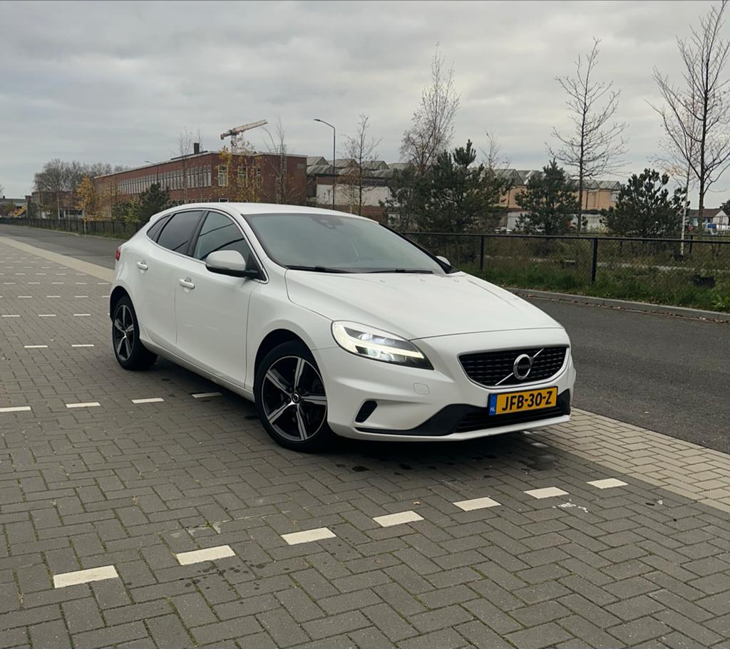 Volvo V40 2.0 D2 R-Design Geartronic, Auto's, Volvo, Particulier, V40, Diesel, Hatchback, Automaat, Geïmporteerd, Wit, Leder en Alcantara