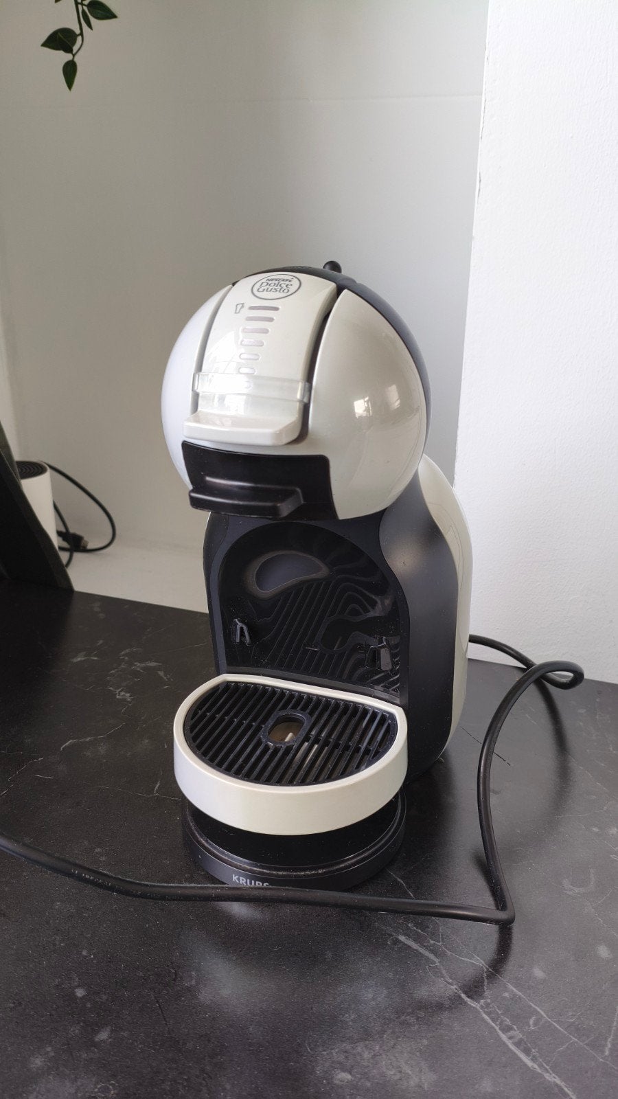 Nescafe Dolce Gusto Koffiezetapparaat, Ophalen of Verzenden, Zo goed als nieuw, Koffiemachine