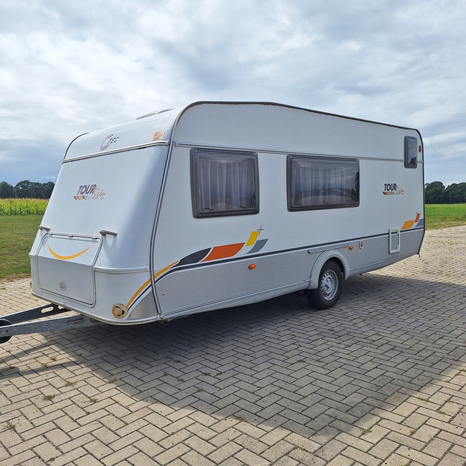 TEC Tour Live 530, Voortent+luifel, 7 persoons, Bovag 2026, Caravans en Kamperen, Caravans, Schokbreker, T.E.C., Bedrijf, Treinzit