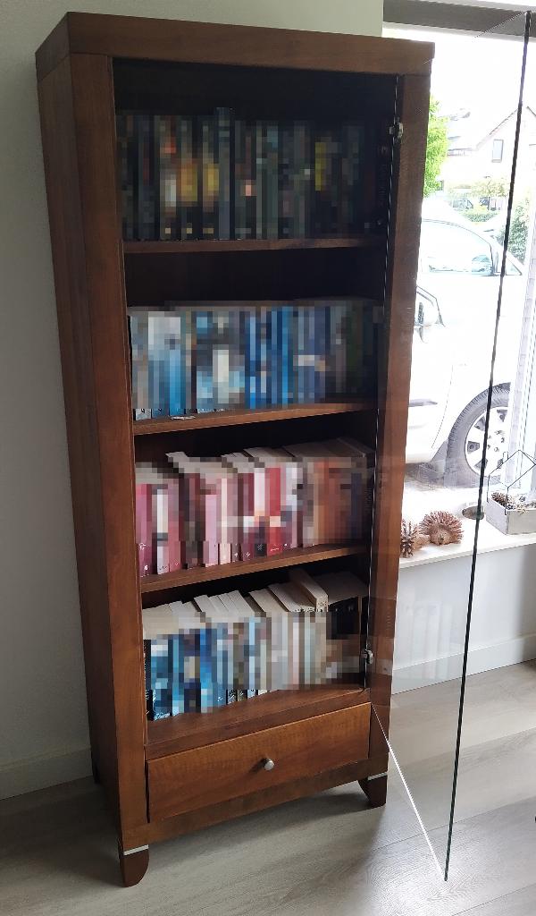 Boekenkast/vitrinekast - massief noten-kersen hout, Ophalen, Gebruikt, Met deur(en), 50 tot 100 cm