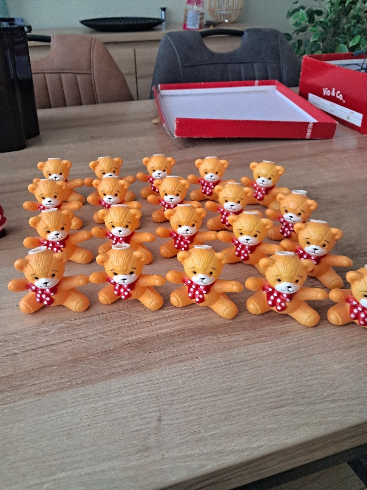 10 kerst pop +20 beeren  + heel veel  verlichting  er bij, Ophalen of Verzenden
