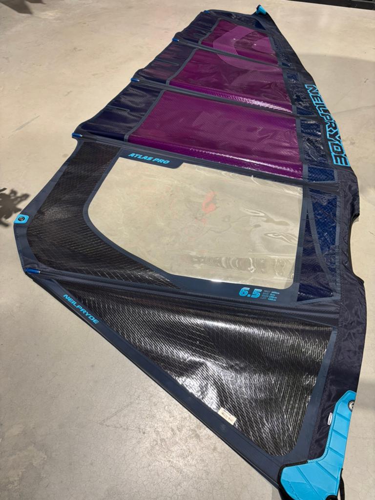 NeilPryde Atlas PRO 6.5 – Zo goed als nieuw, Watersport en Boten, Windsurfen, Zo goed als nieuw, Zeil, Neilpryde, Met draagtas