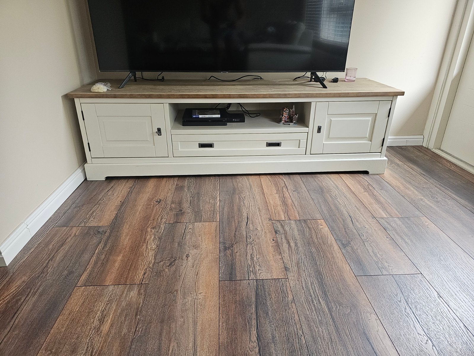 Landelijk TV-meubel en Vitrinekasten - Zo goed als nieuw, Huis en Inrichting, 100 tot 150 cm, Glas, Ophalen of Verzenden, Zo goed als nieuw